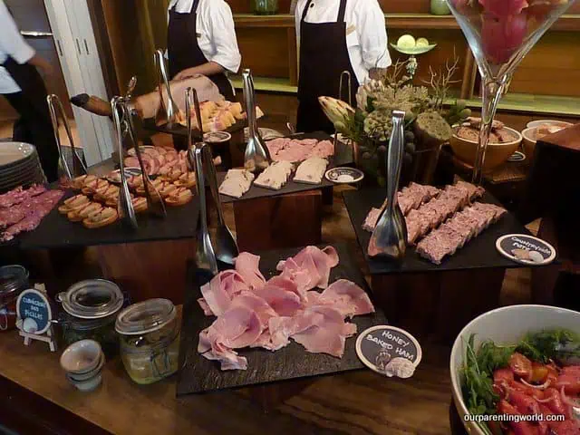 The Waterfall Restaurant of Shangri-La Hotel
