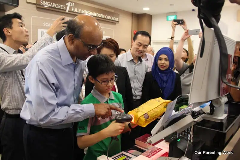 $300 Sheng Siong shopping vouchers to be given away!